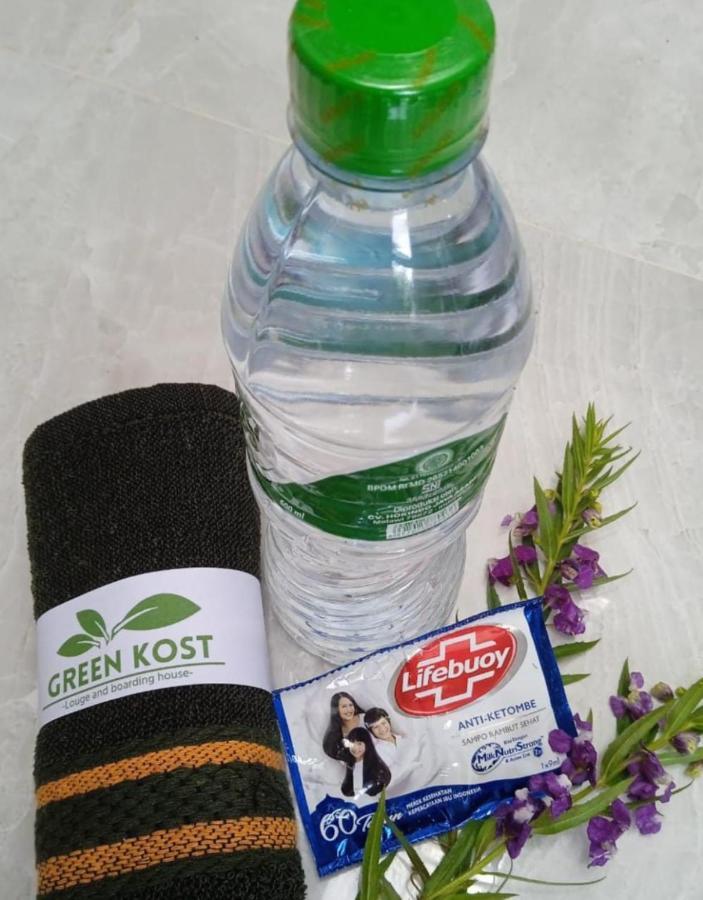 Greenkost Hostel Sintang Bagian luar foto