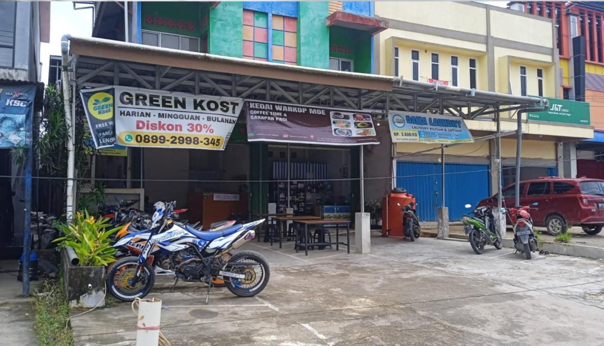 Greenkost Hostel Sintang Bagian luar foto
